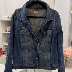 Women's Mid-Blue Denim Trucker Jacket